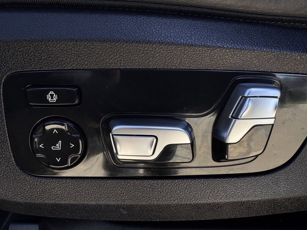 Used 2023 BMW X7 xDrive40i image 25