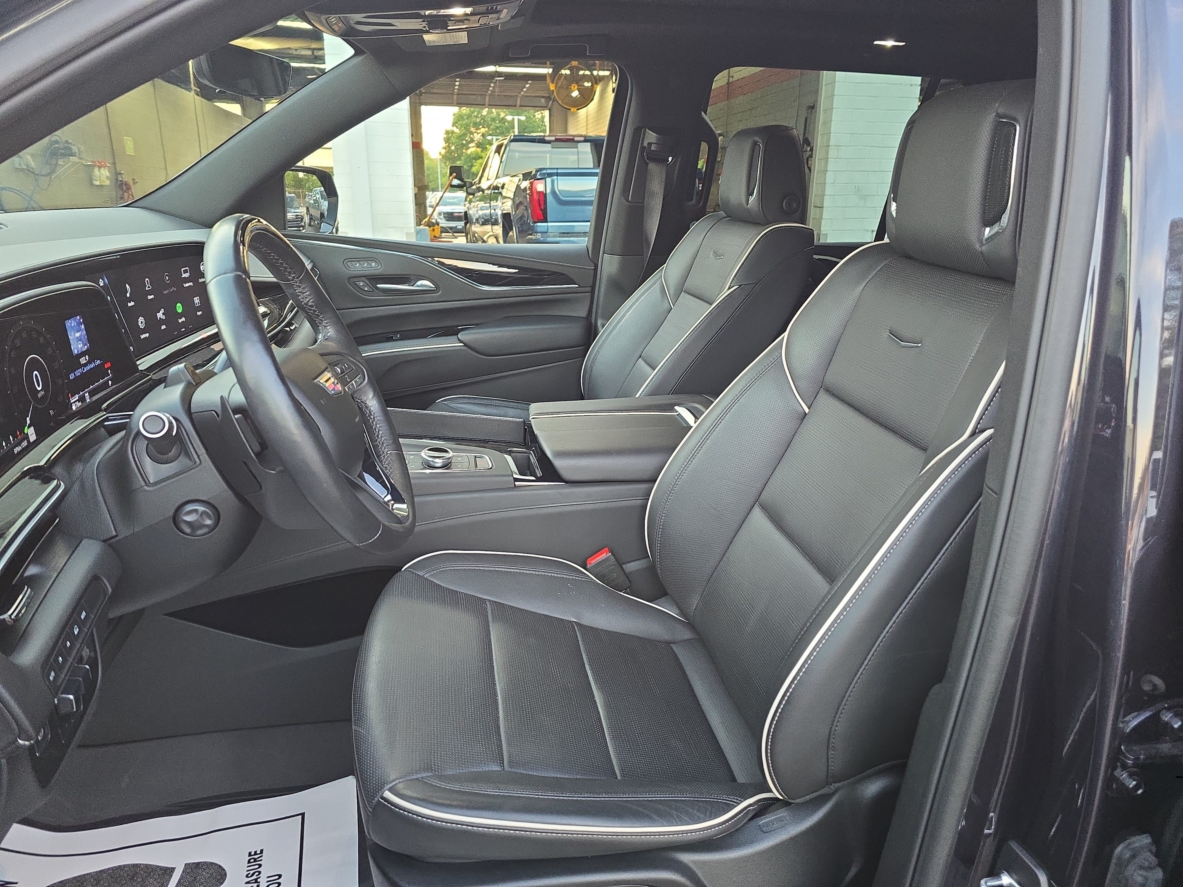Used 2024 Cadillac Escalade Sport AWD/4WD image 15