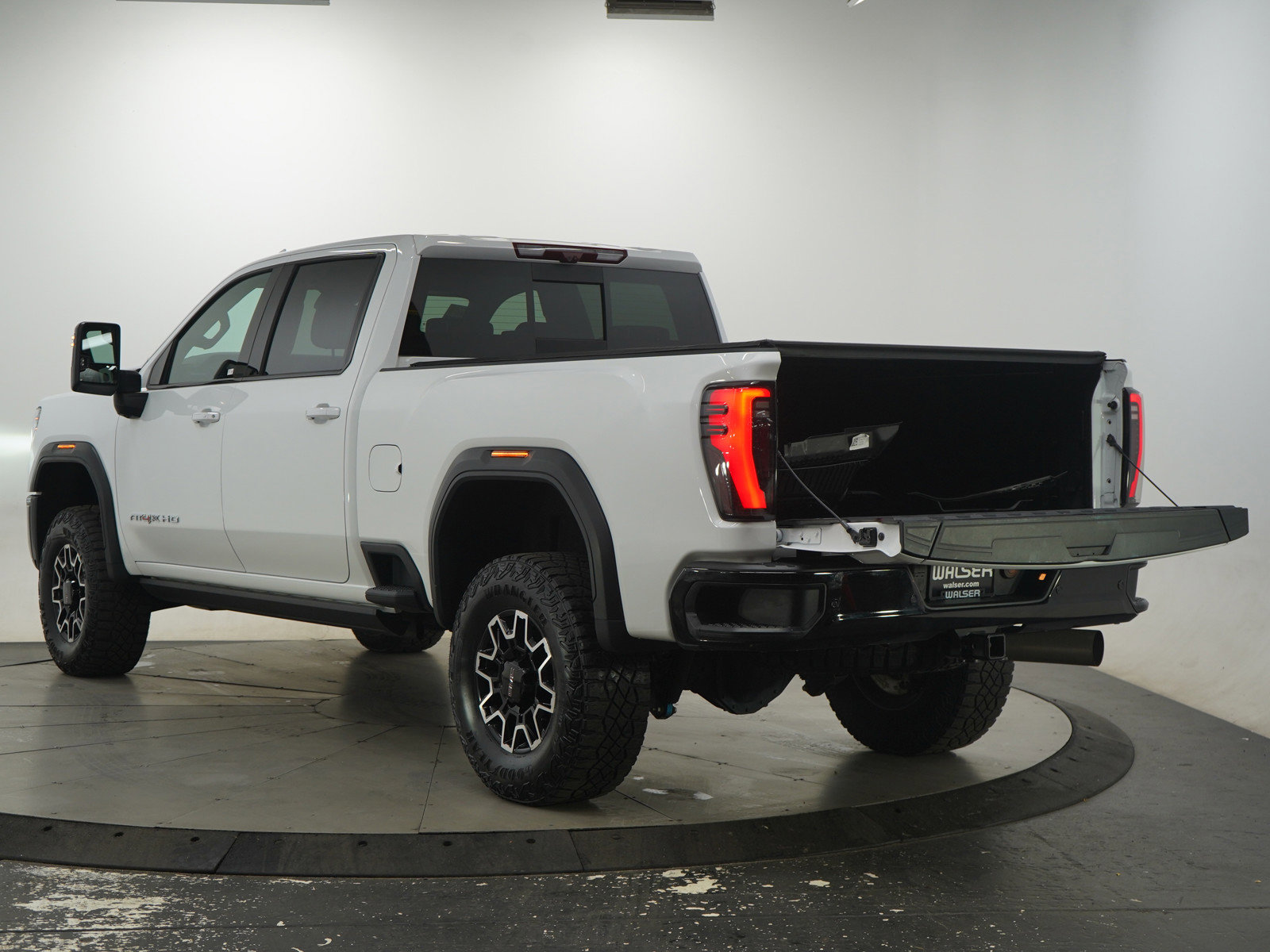 Used 2024 GMC Sierra 2500 AT4X image 9