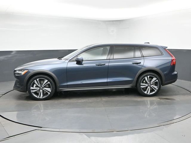 Used 2025 Volvo V60 B5 Cross Country Plus AWD/4WD image 6