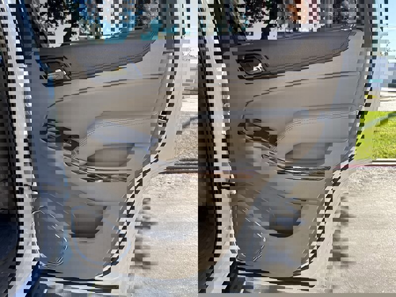 Used 2017 GMC Yukon SLT w/ Open Road Package image 34