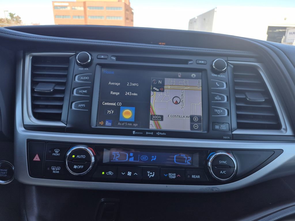 Used 2018 Toyota Highlander XLE image 10