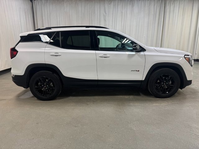Used 2024 GMC Terrain AT4 image 3
