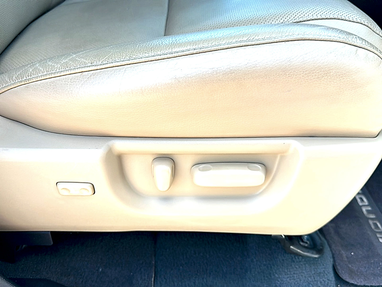 Used 2020 Toyota Sequoia Platinum RWD image 31