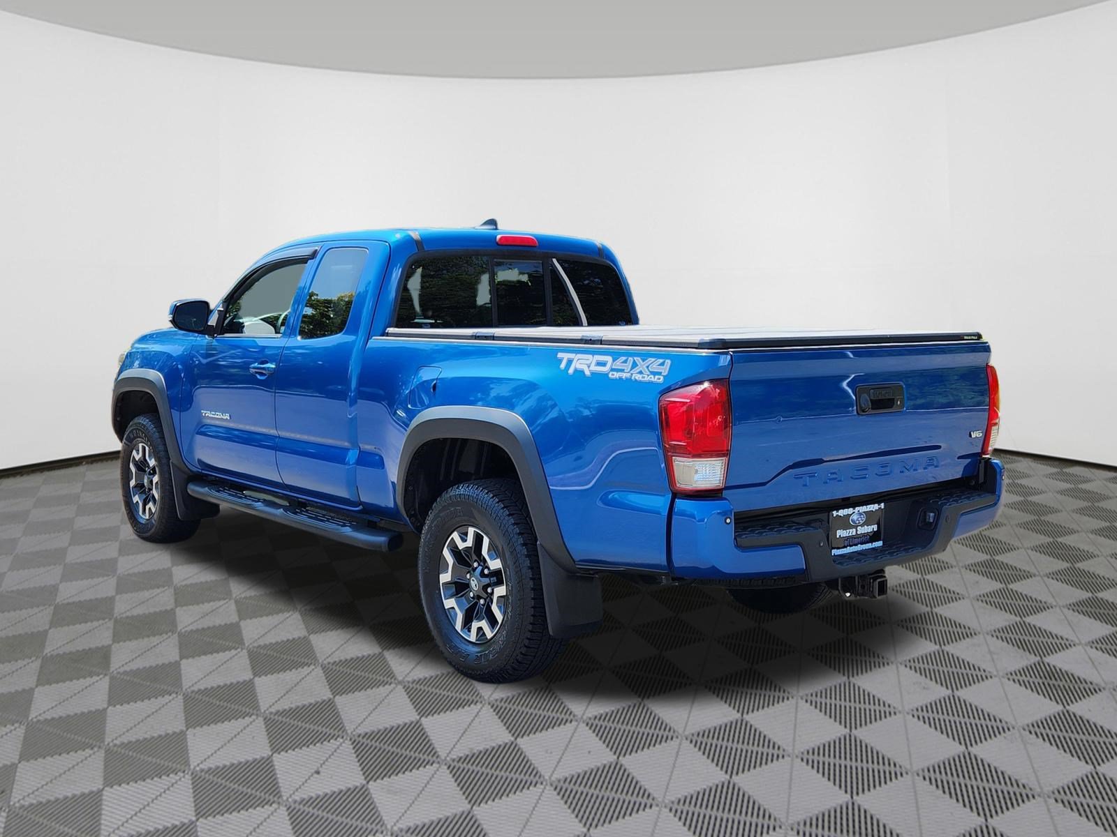 Used 2016 Toyota Tacoma TRD Off-Road w/ Premium & Technology Package AWD/4WD image 3