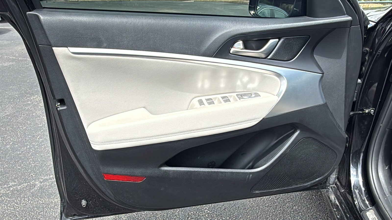 Used 2023 Genesis G70 2.0T RWD image 10