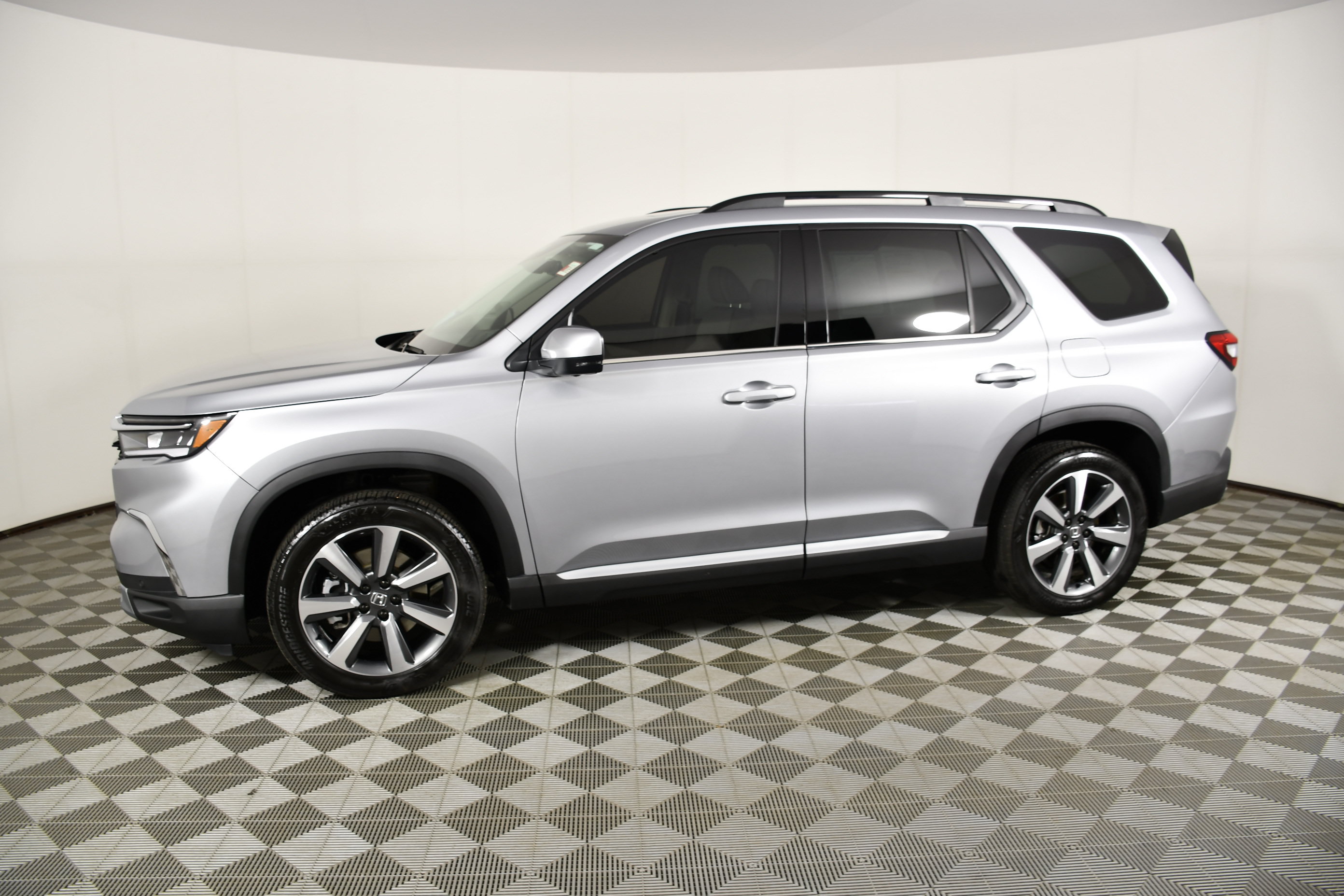 Certified 2025 Honda Pilot Elite image 9
