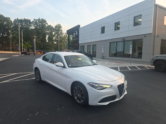 Used 2018 Alfa Romeo Giulia AWD image 9