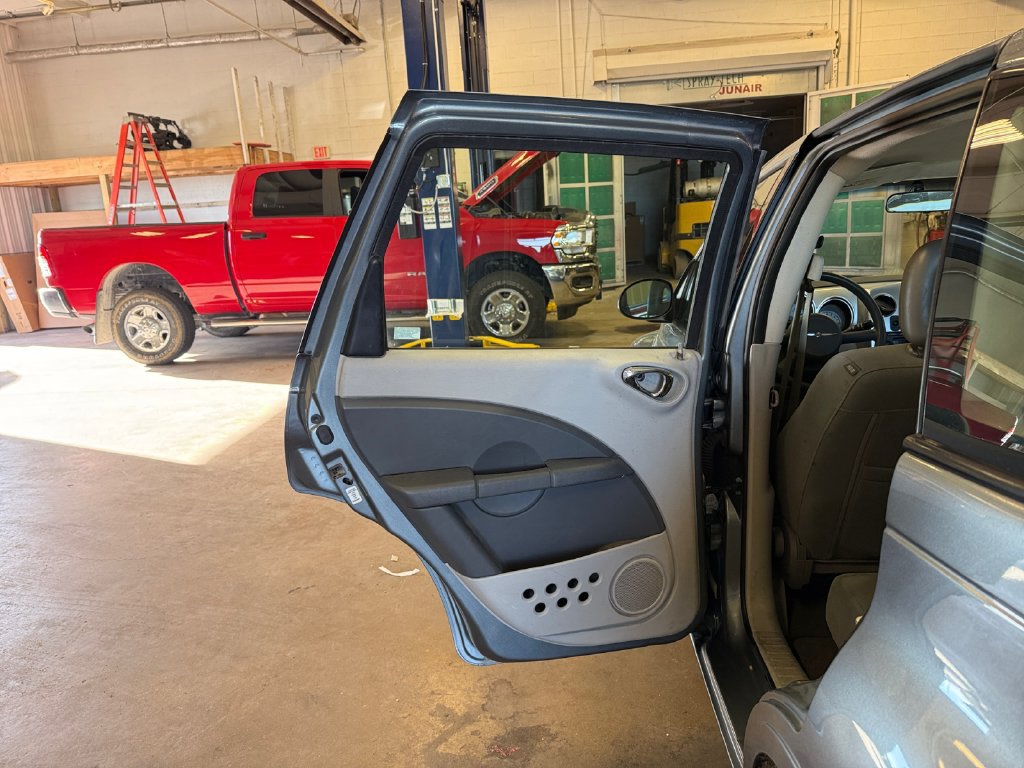 Used 2008 Chrysler PT Cruiser FWD image 25