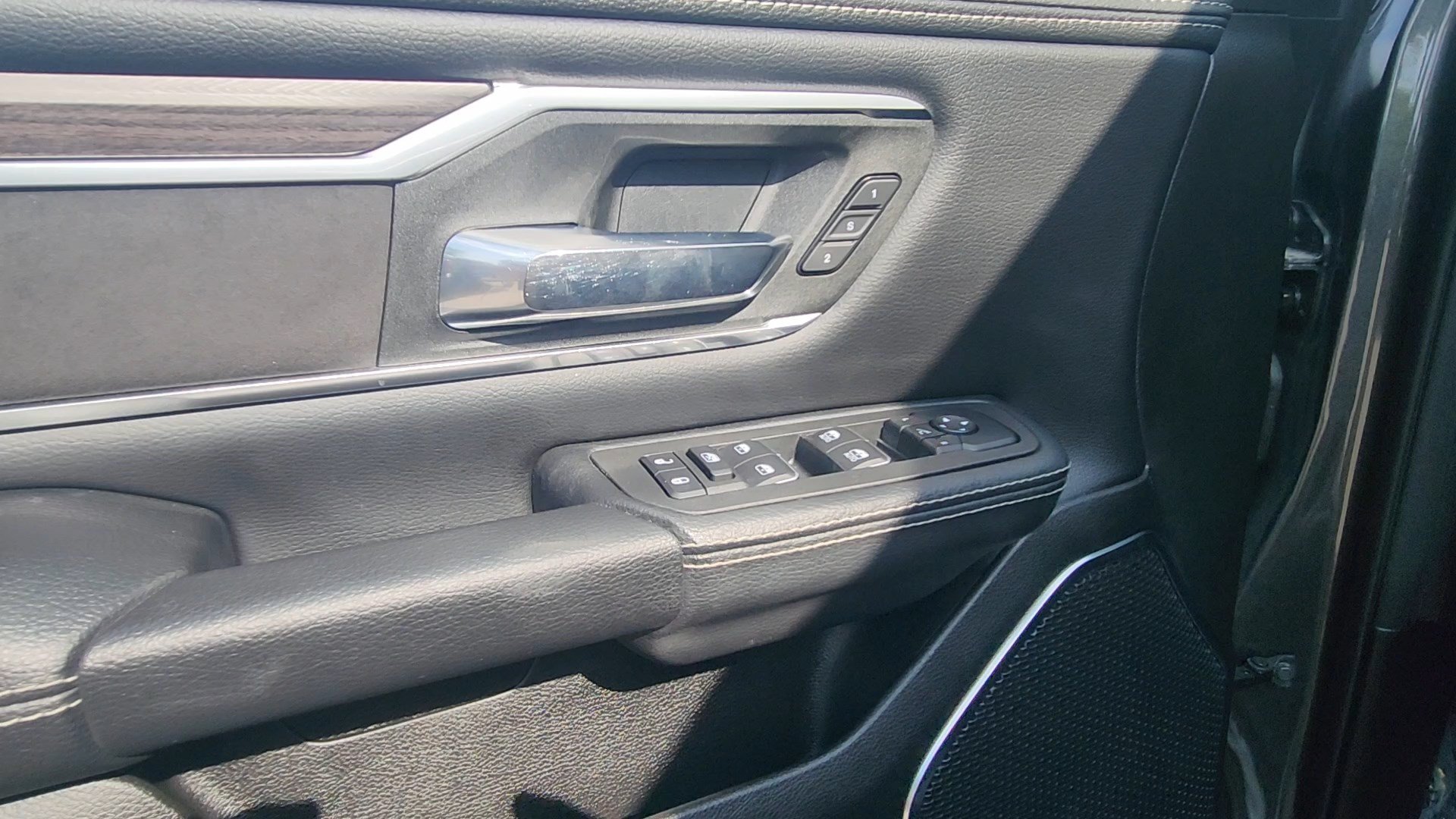 Used 2025 RAM 1500 Laramie w/ Sport Appearance Package AWD/4WD image 17
