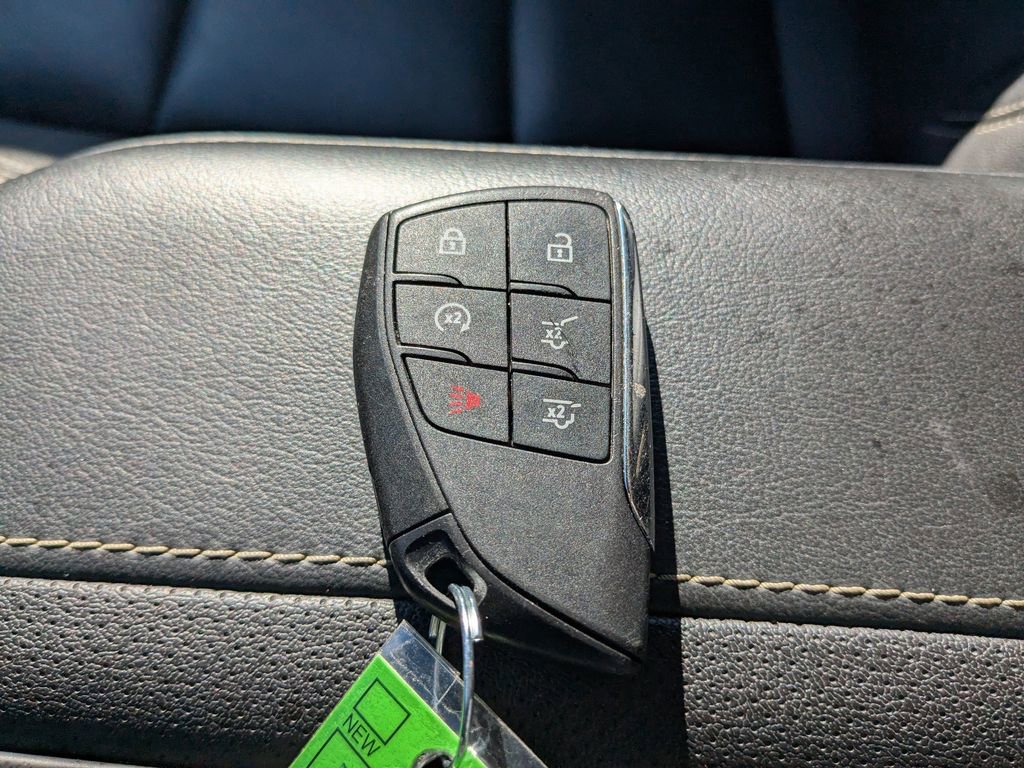 Used 2024 GMC Yukon XL SLT RWD image 26