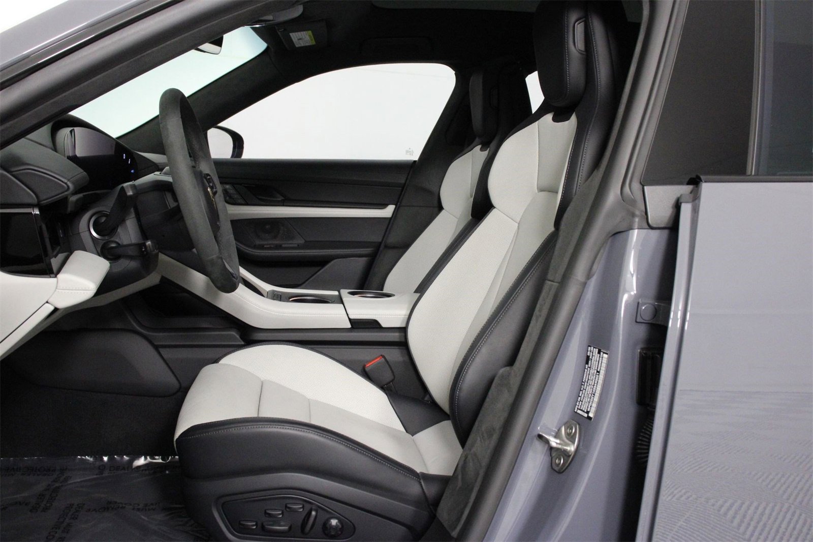 Used 2025 Porsche Taycan GTS image 5