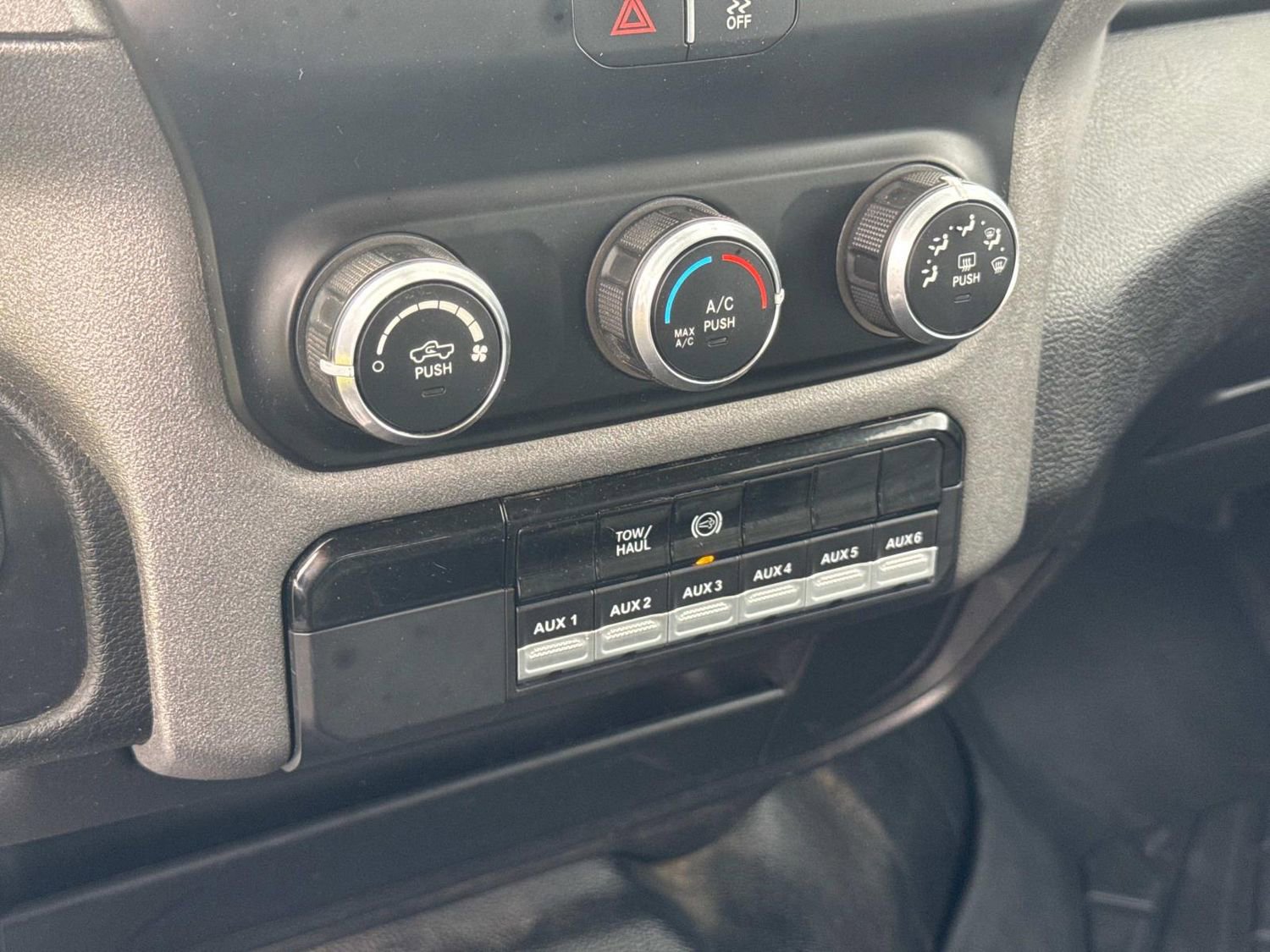 Used 2019 RAM 3500 Tradesman w/ Chrome Appearance Group image 33