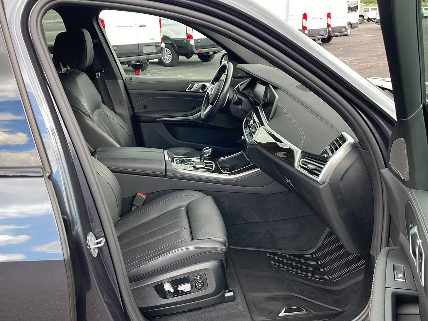 Used 2021 BMW X5 M50i AWD/4WD image 27