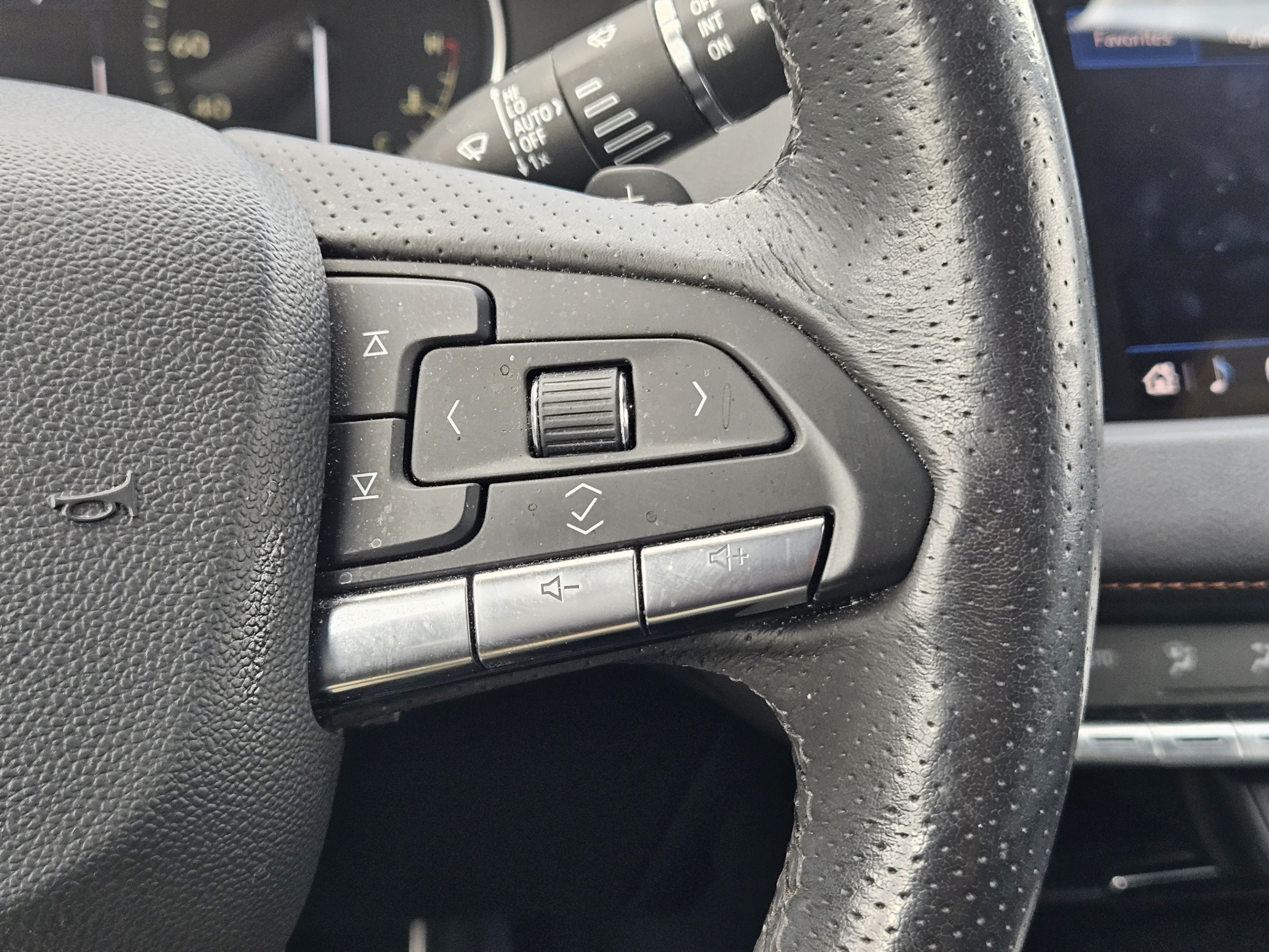 Used 2023 Cadillac XT4 Sport w/ Cold Weather Package FWD image 21