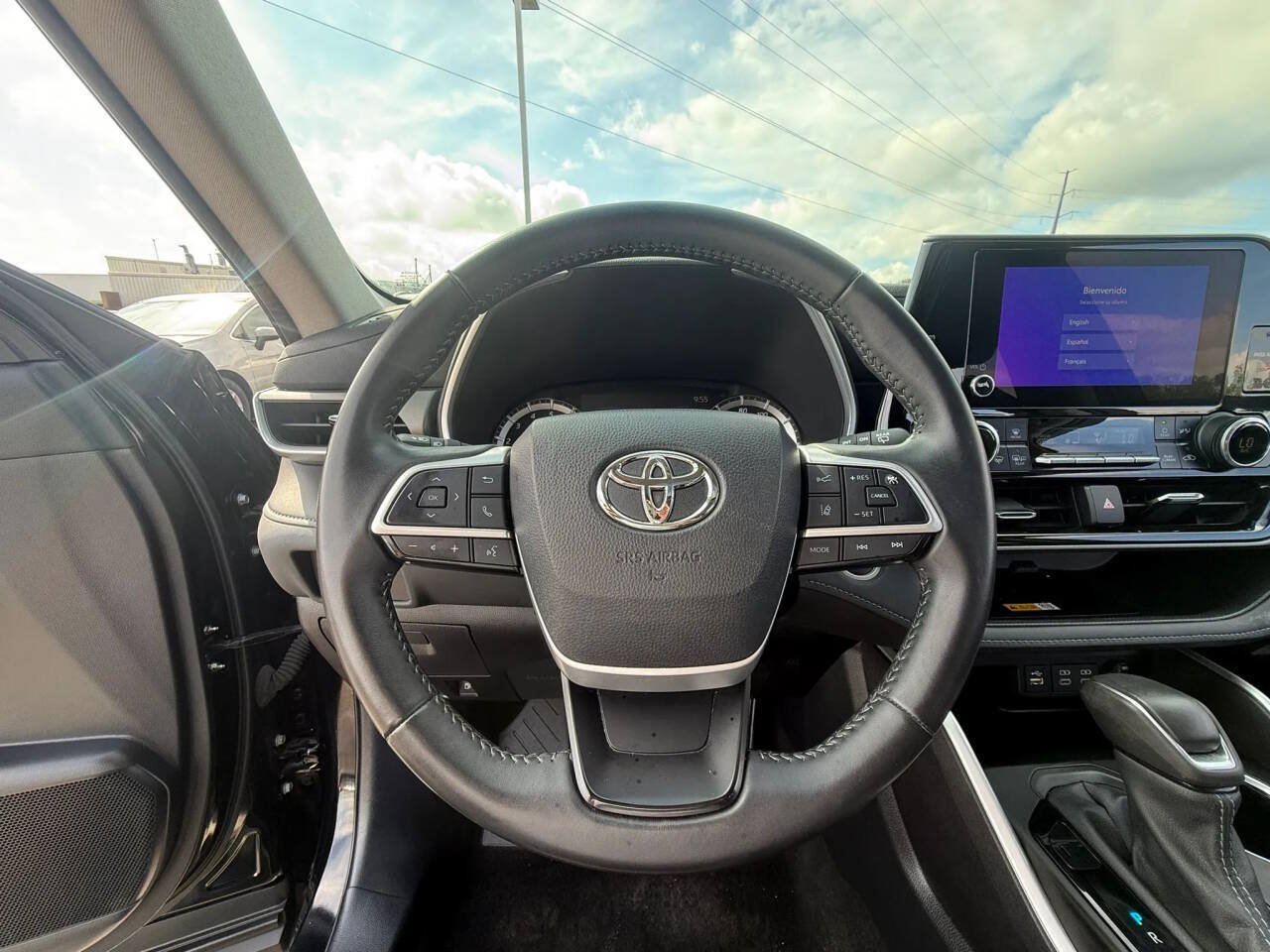 Used 2024 Toyota Highlander XLE AWD/4WD image 27