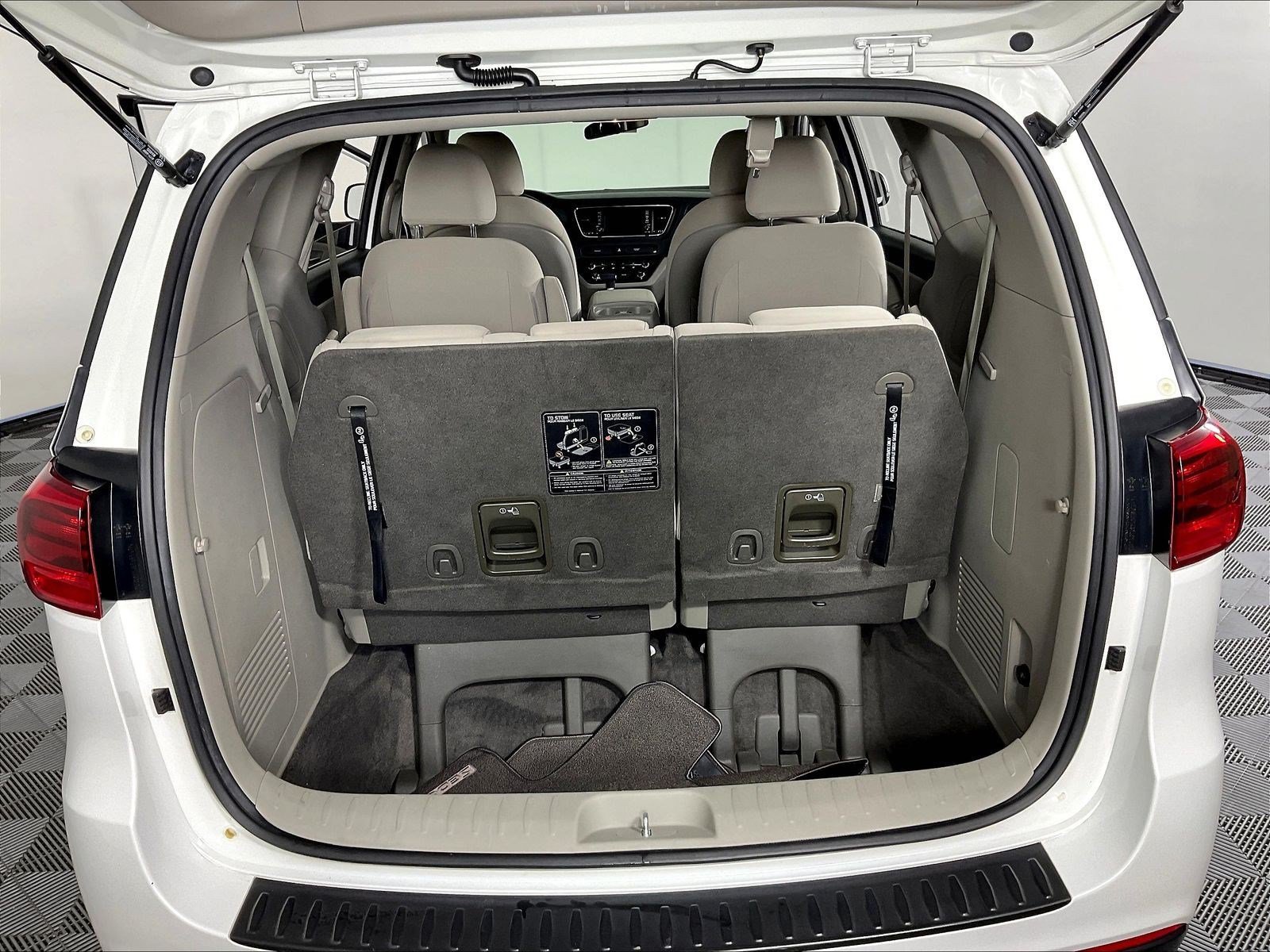 Used 2020 Kia Sedona L FWD image 37
