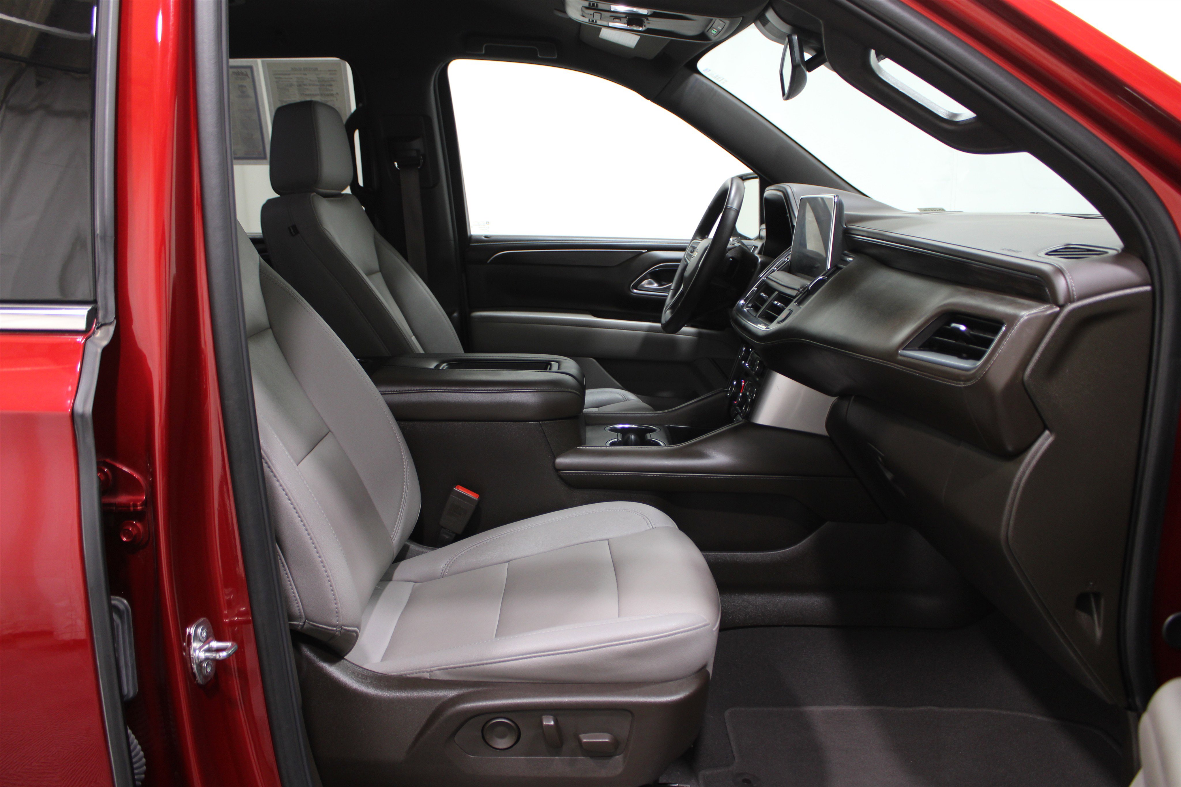 Used 2024 Chevrolet Tahoe LT w/ Luxury Package image 36