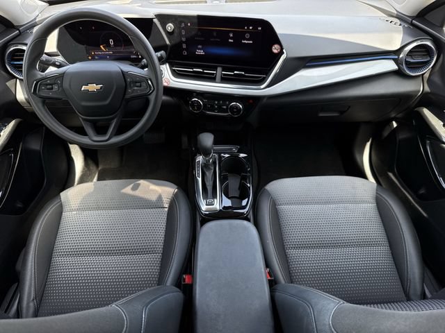Used 2025 Chevrolet Trax LT FWD image 11