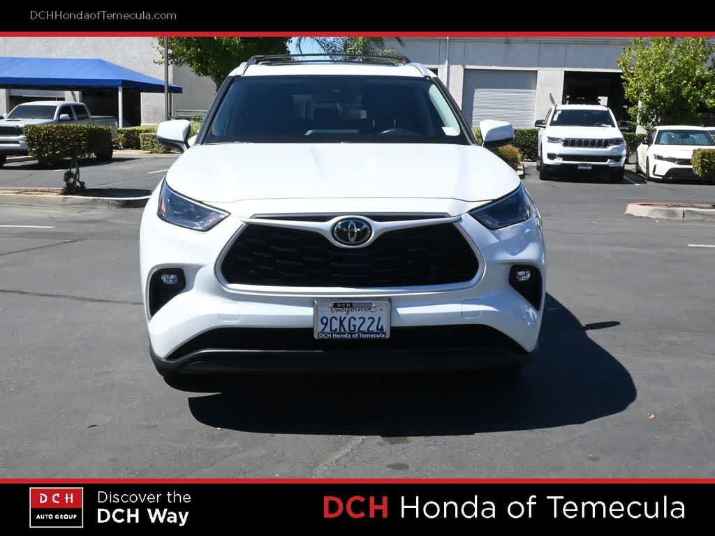 Used 2022 Toyota Highlander XLE FWD image 2