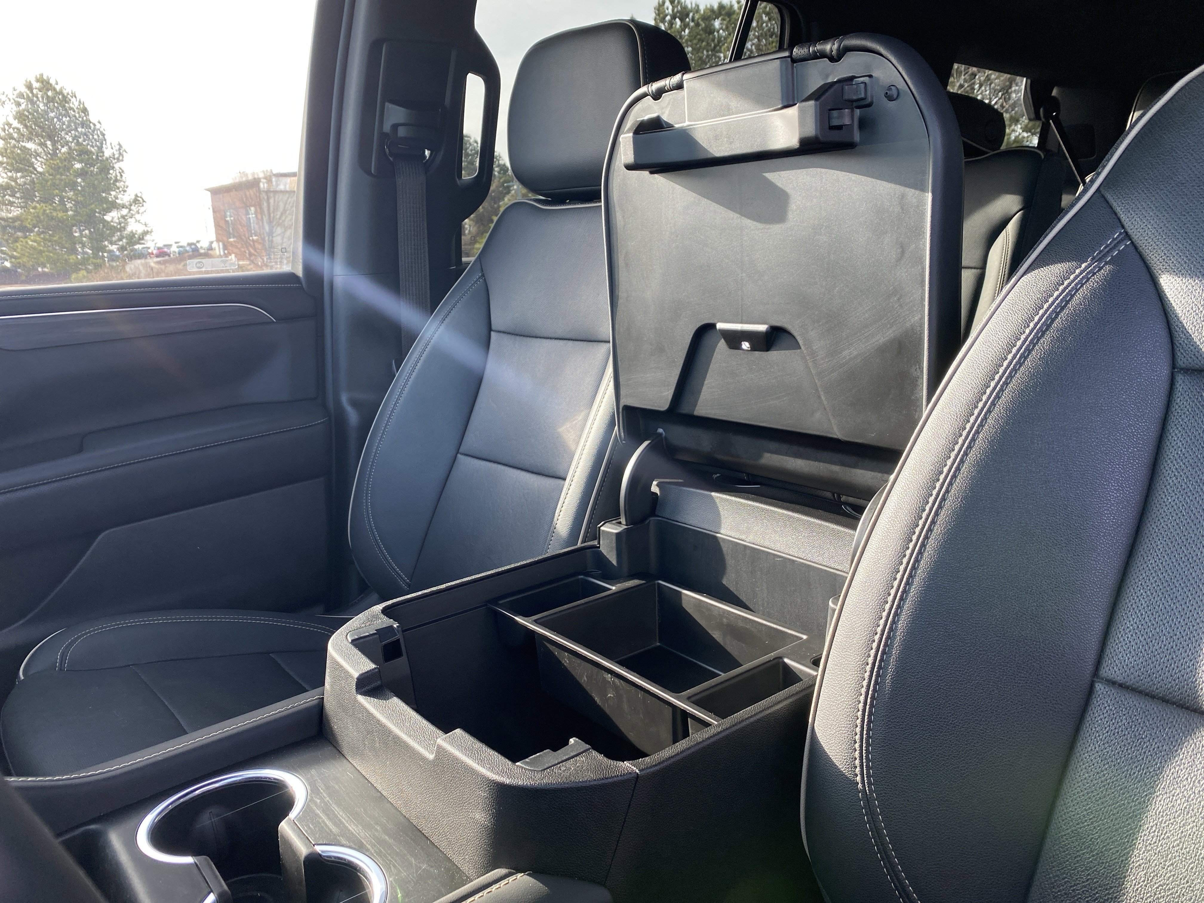 Used 2023 GMC Yukon SLT image 36