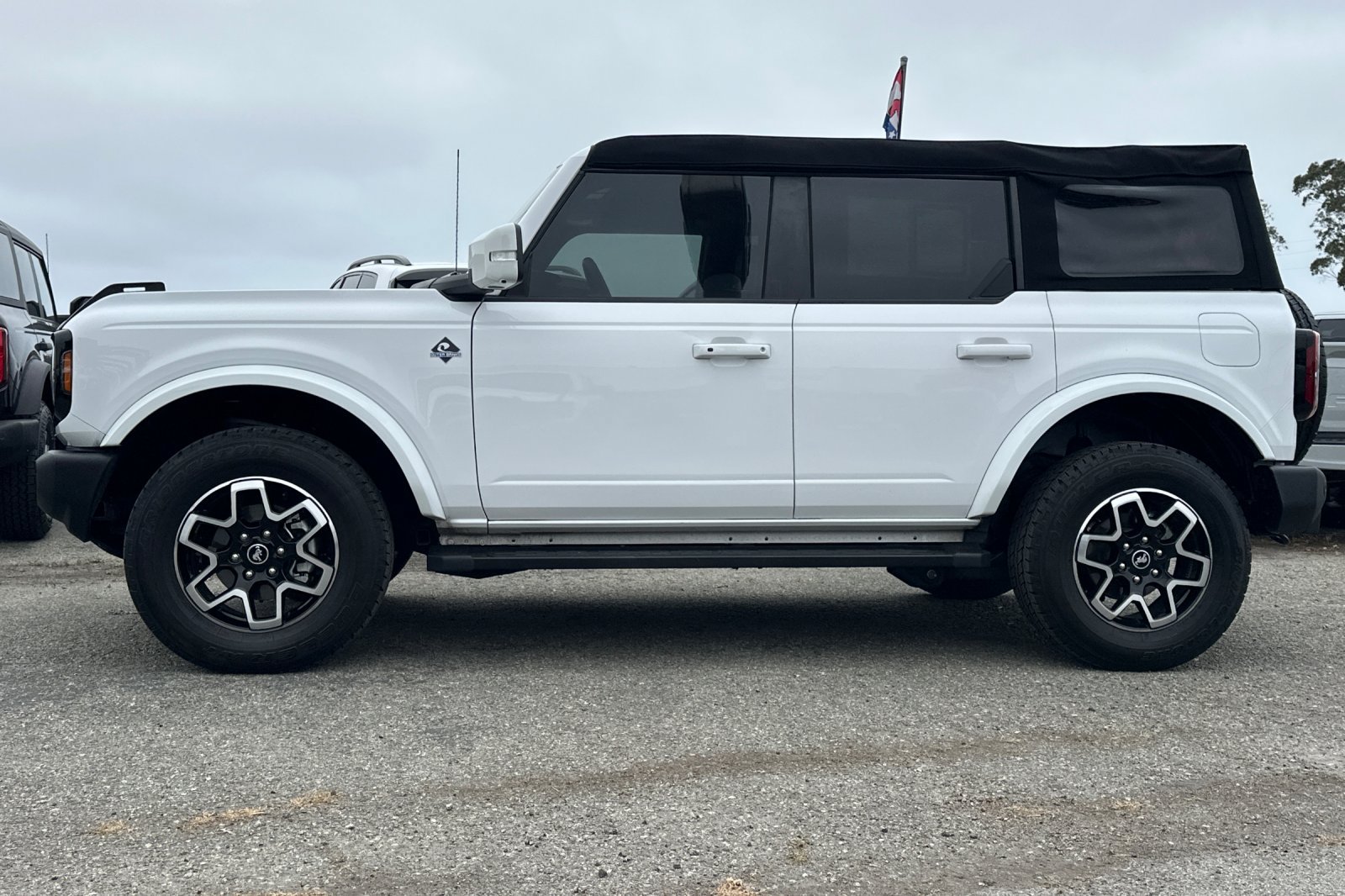 Used 2024 Ford Bronco Outer Banks AWD/4WD image 2