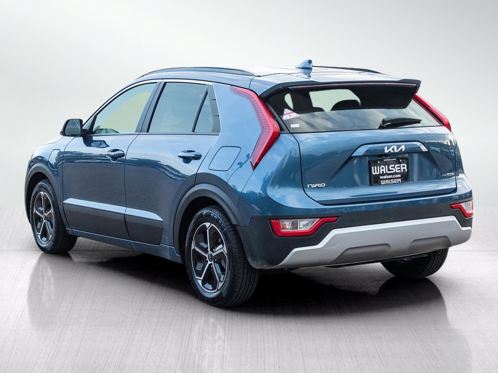 Used 2023 Kia Niro EX w/ EX Cold Weather Package FWD image 4