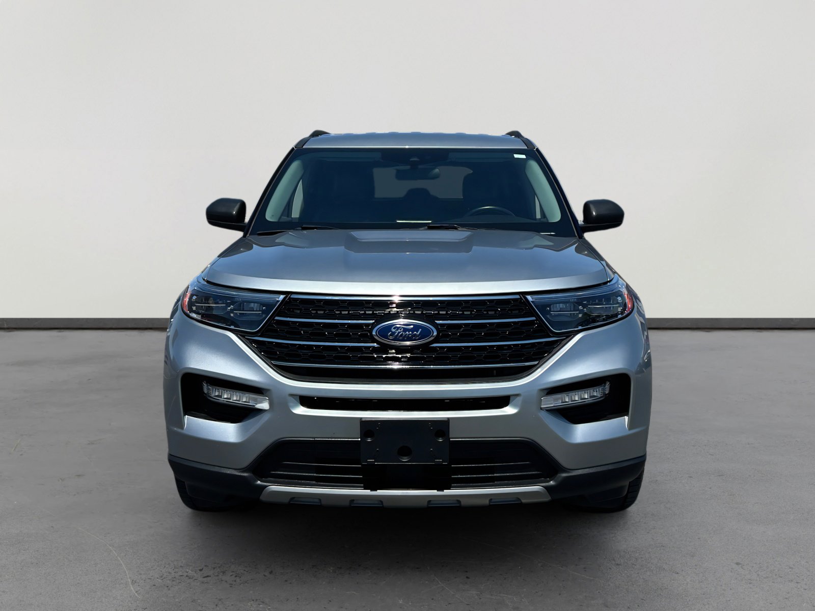 Used 2024 Ford Explorer XLT w/ Equipment Group 202A RWD image 8