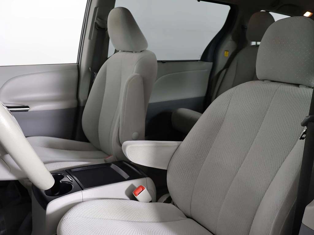 Used 2011 Toyota Sienna LE w/ Towing Pkg FWD image 23