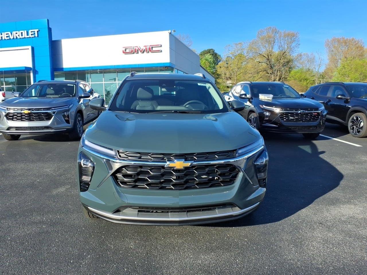 New 2026 Chevrolet Trax LT w/ Driver Confidence Package image 2