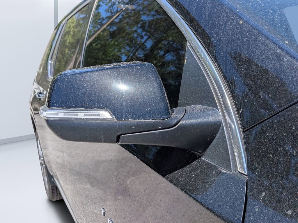 Used 2023 Chevrolet Traverse Premier FWD image 11