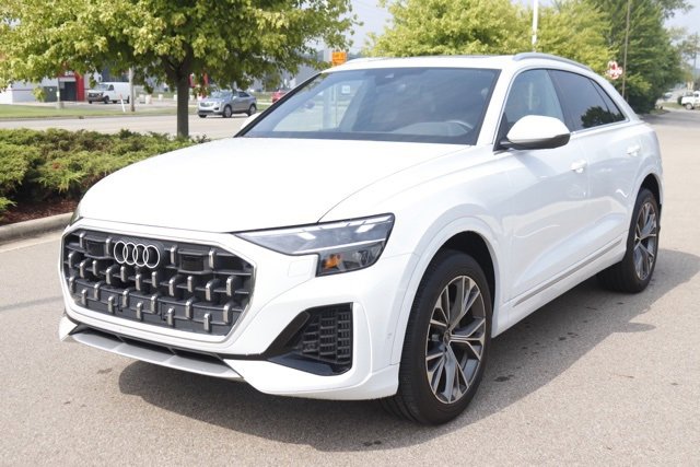 Used 2024 Audi Q8 Premium image 9