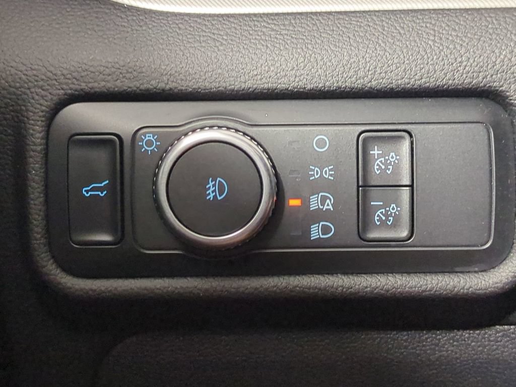 Used 2022 Ford Explorer XLT w/ Equipment Group 202A AWD/4WD image 32