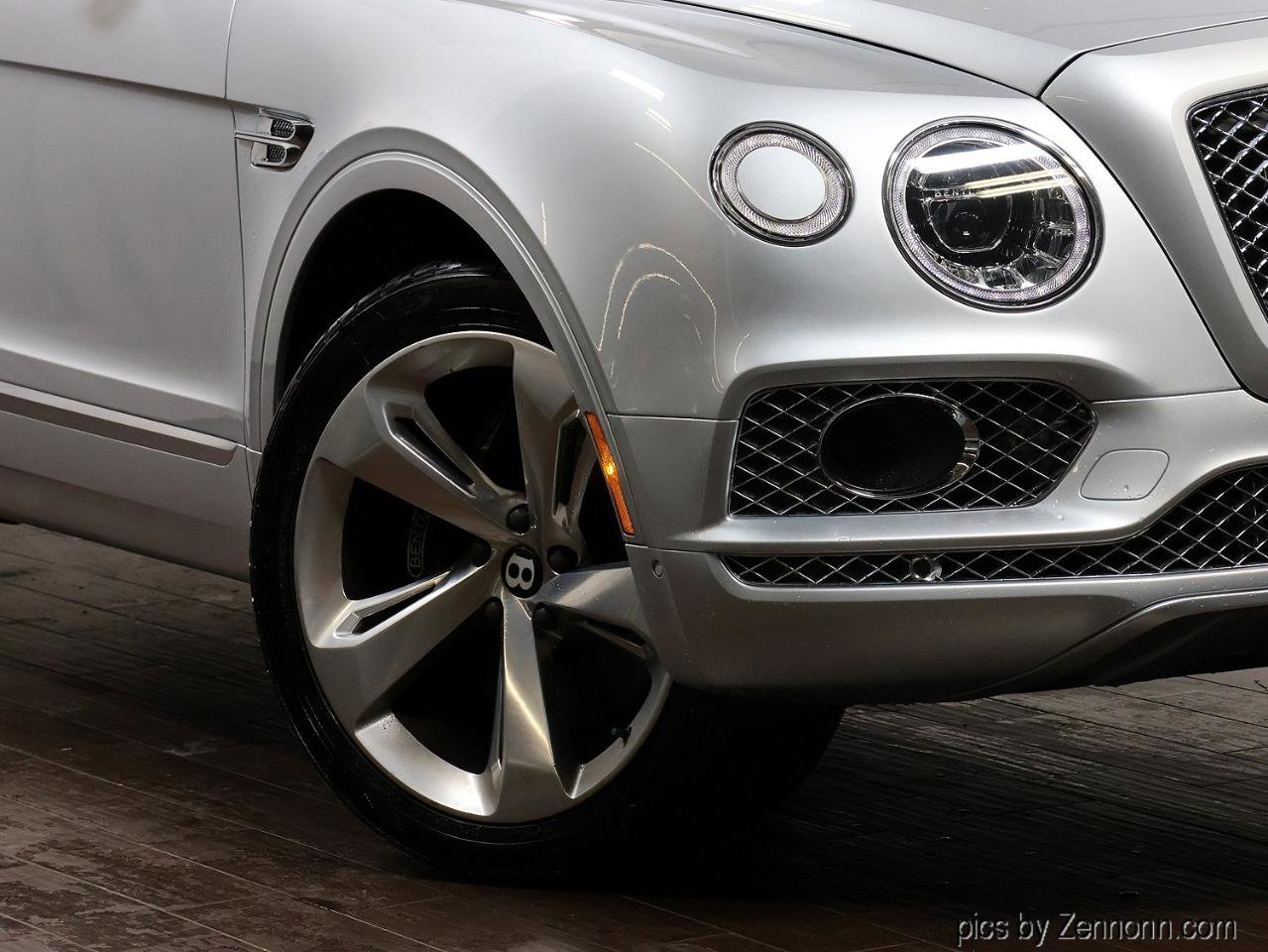 Used 2017 Bentley Bentayga image 3