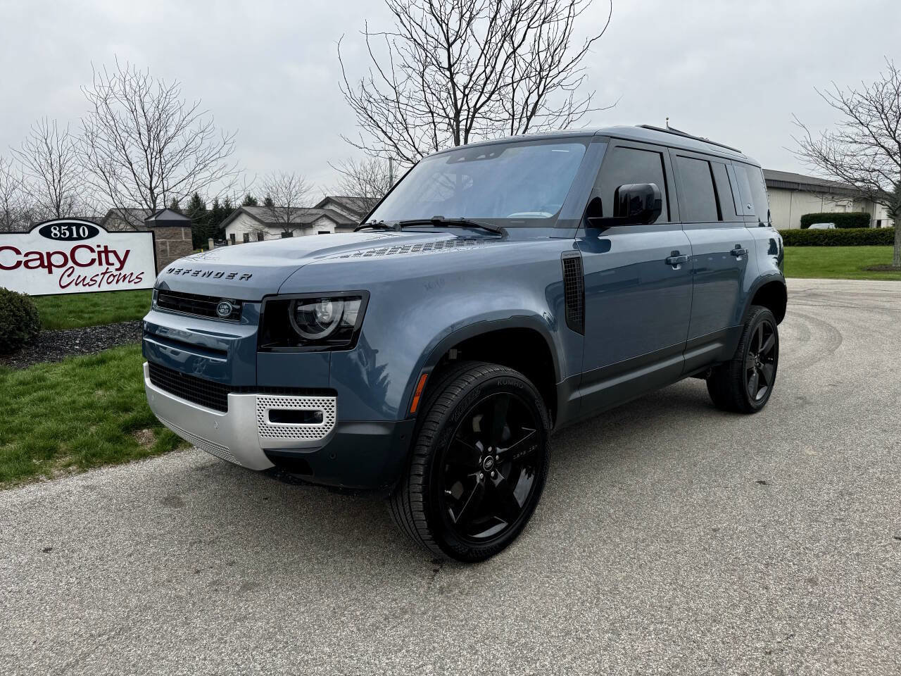 Used 2020 Land Rover Defender 110 SE image 10