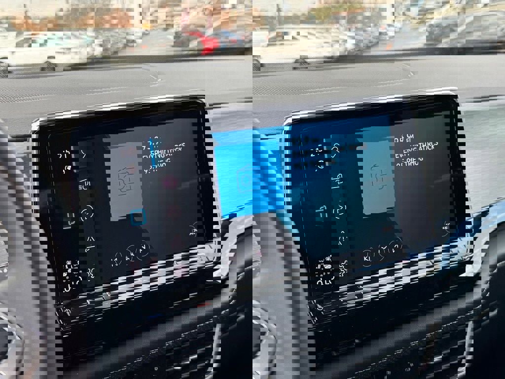 Used 2024 Volkswagen Atlas Cross Sport SE image 25