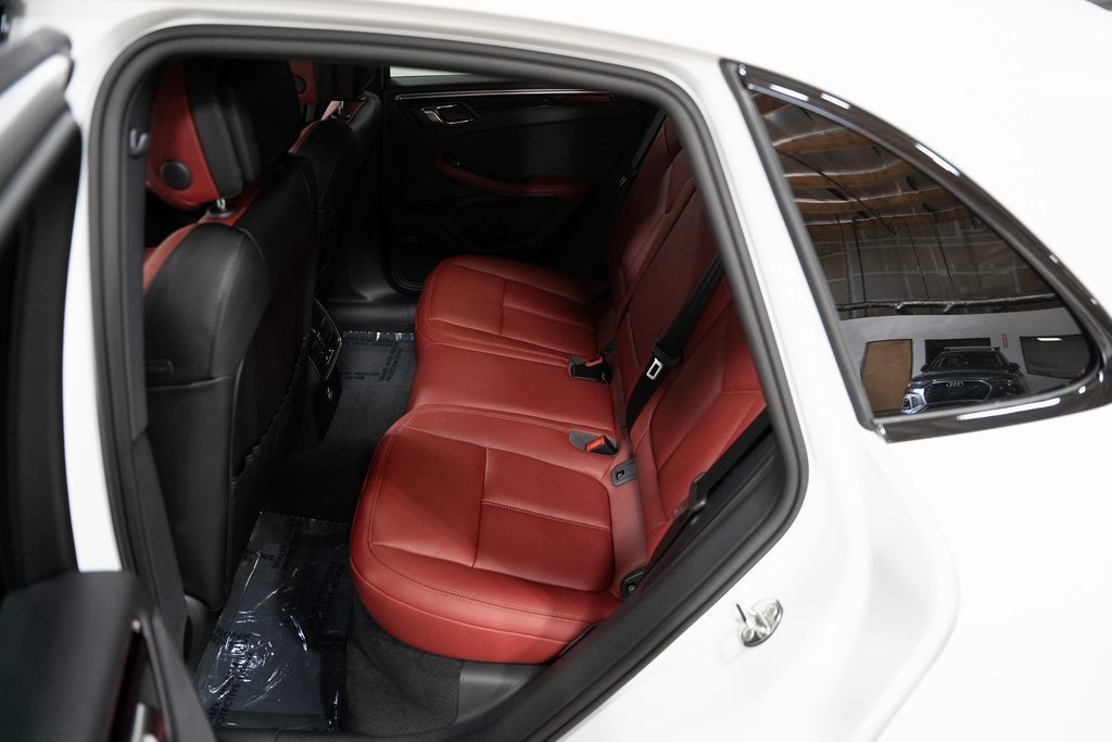 Certified 2024 Porsche Macan image 15
