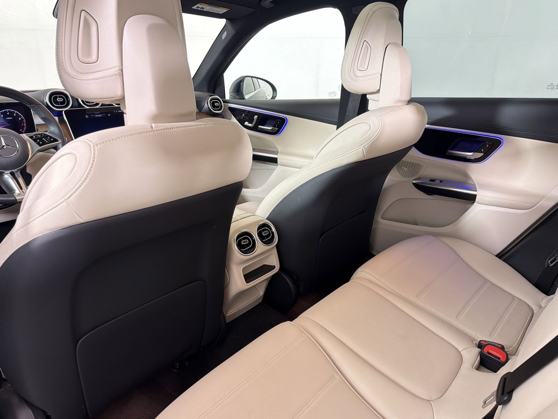 Used 2024 Mercedes-Benz GLC 300 image 24