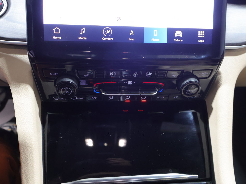Certified 2023 Jeep Grand Cherokee Limited w/ Luxury Tech Group II AWD/4WD image 32