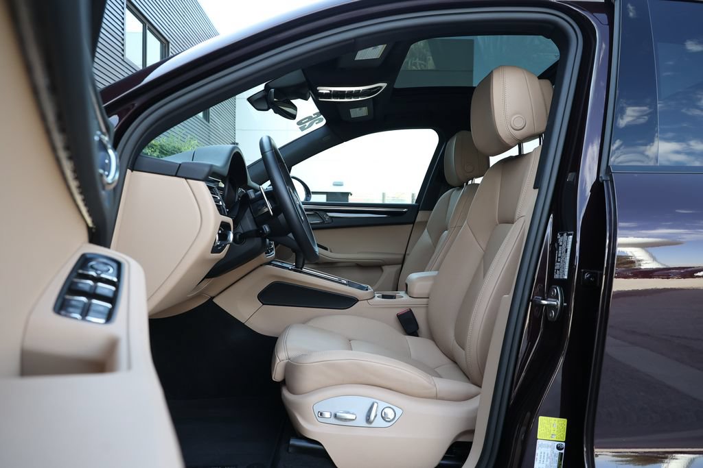 Certified 2026 Porsche Macan AWD/4WD image 33