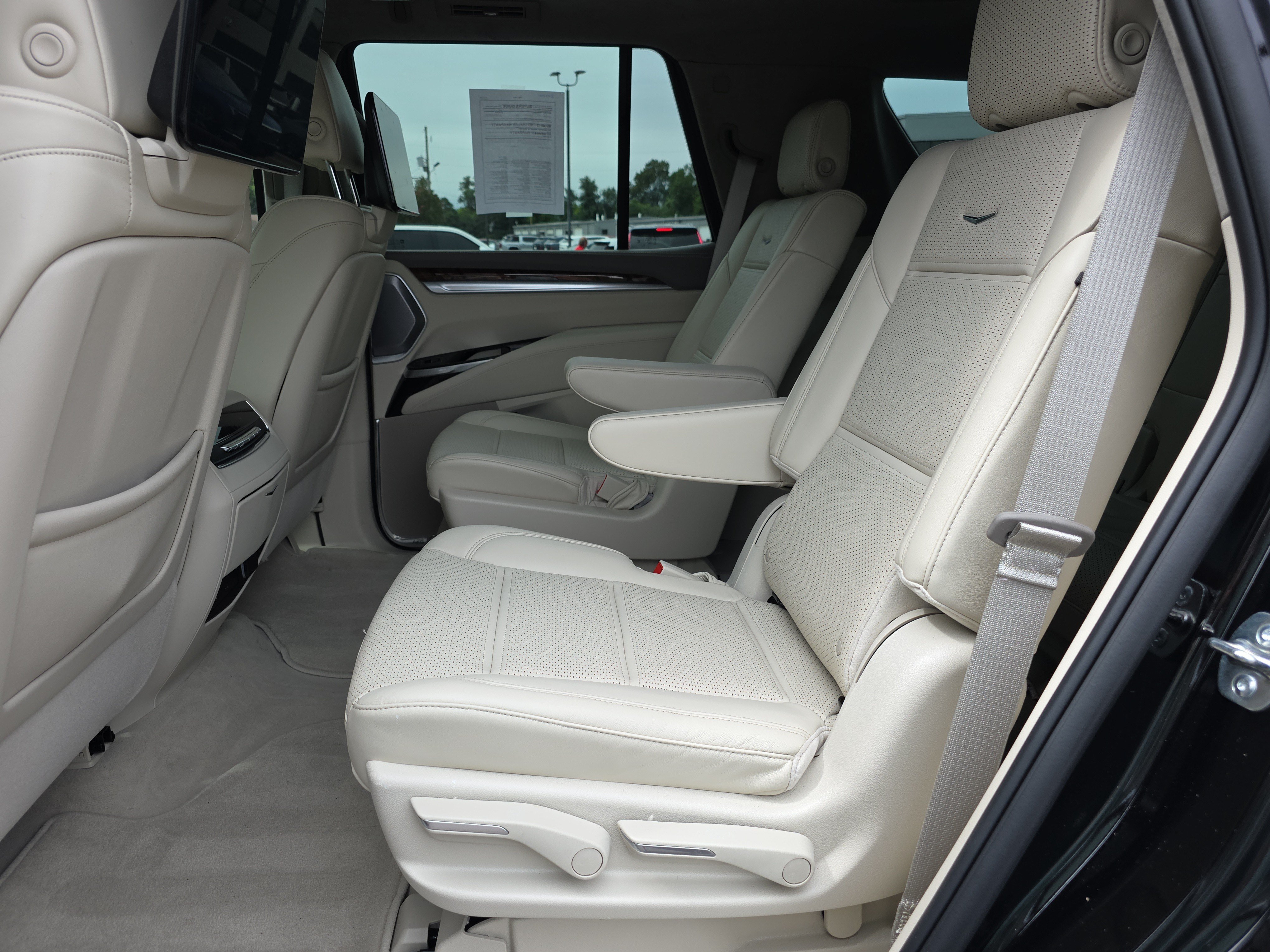 Used 2026 Cadillac Escalade Platinum Sport AWD/4WD image 11