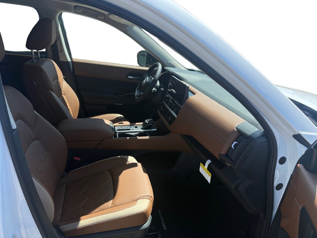 New 2026 Nissan Pathfinder Platinum FWD image 16
