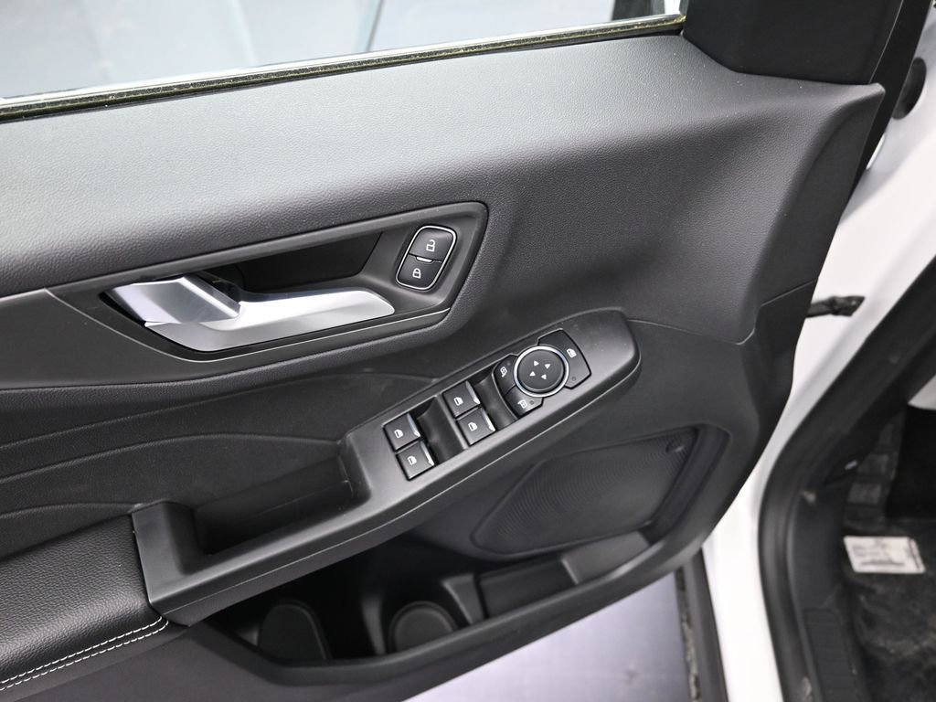New 2025 Ford Escape SE FWD image 14