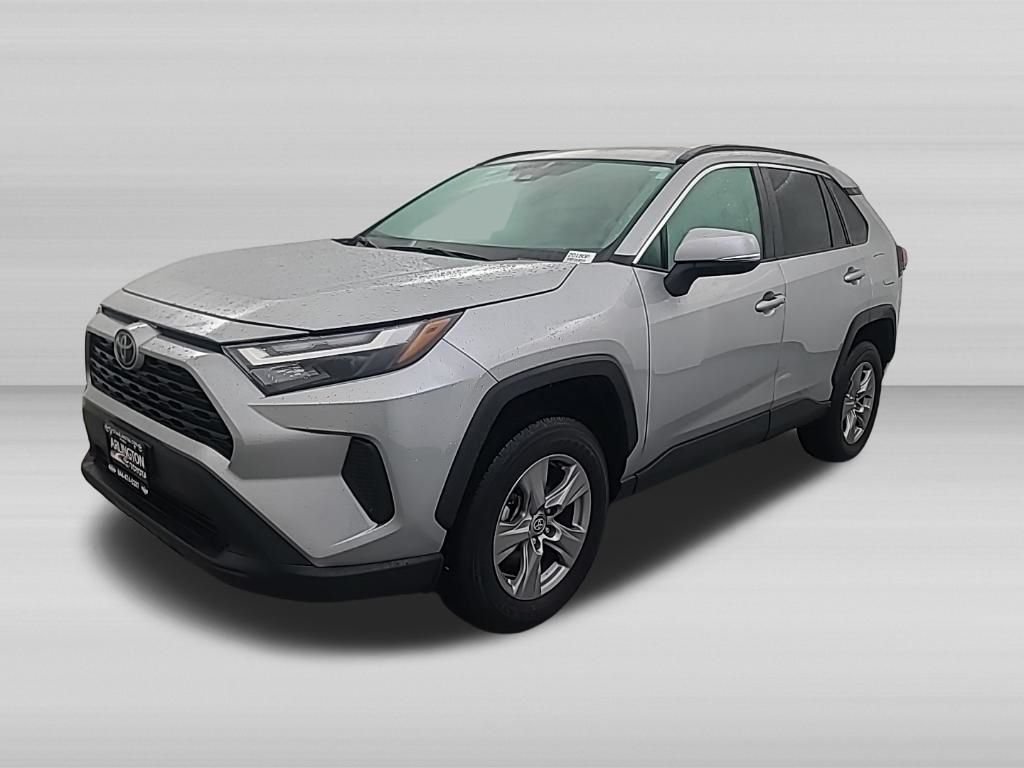 Used 2025 Toyota RAV4 XLE AWD/4WD image 9