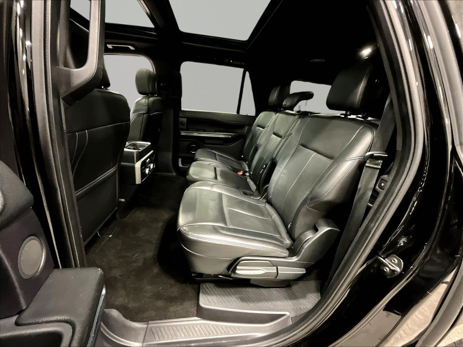 Used 2018 Ford Expedition Max XLT w/ Equipment Group 202A AWD/4WD image 22