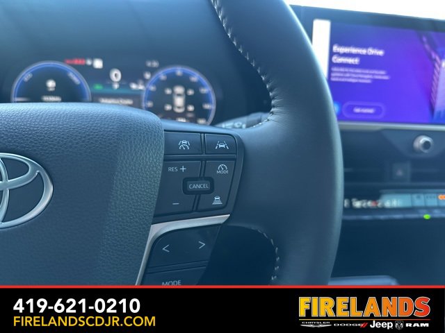 Used 2025 Toyota Crown XLE image 21