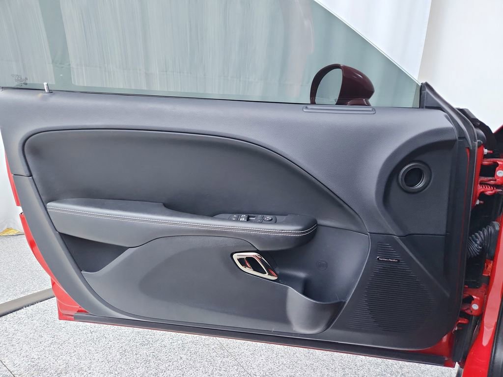 Used 2016 Dodge Challenger SRT Hellcat image 19