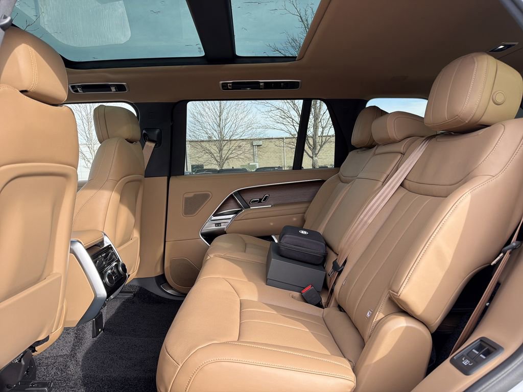 New 2026 Land Rover Range Rover Long Wheelbase SE image 5