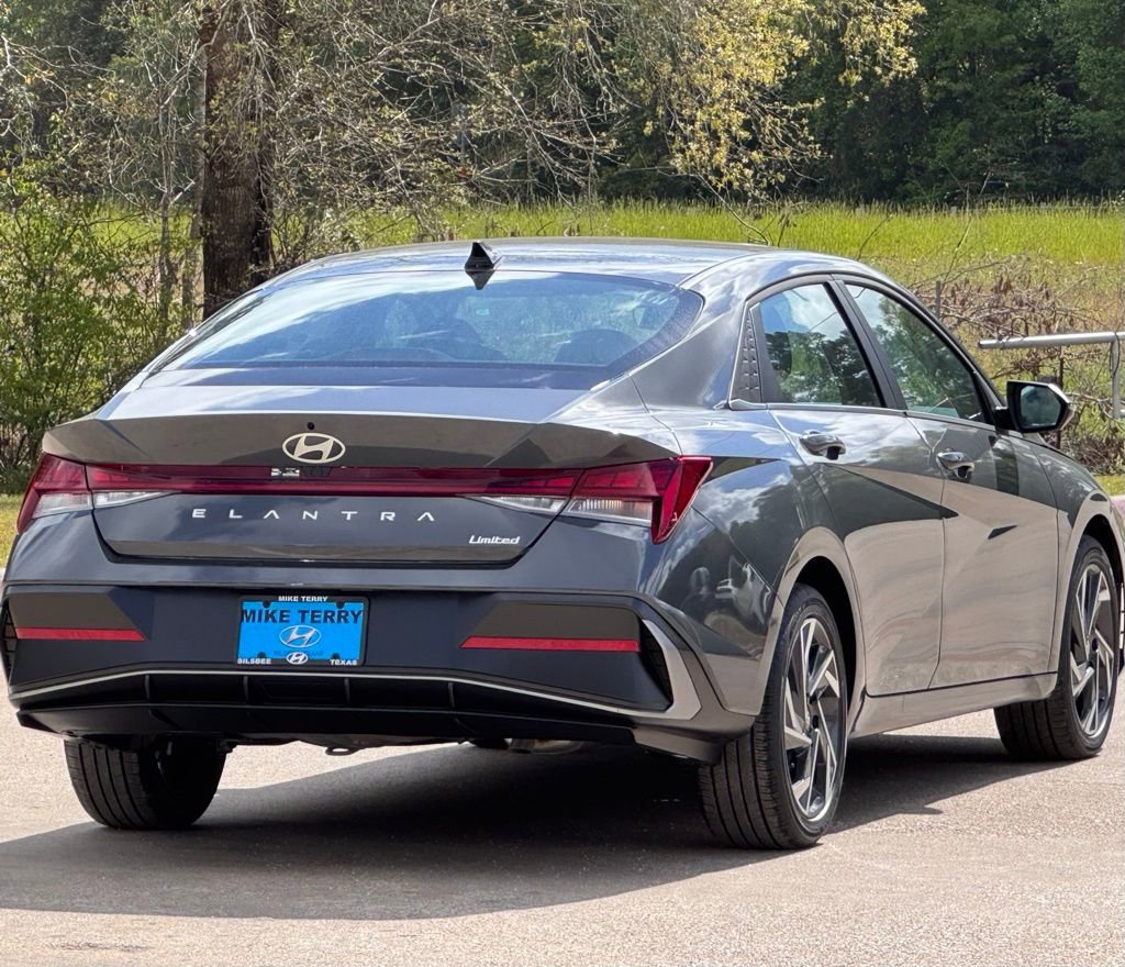 New 2026 Hyundai Elantra Limited image 15