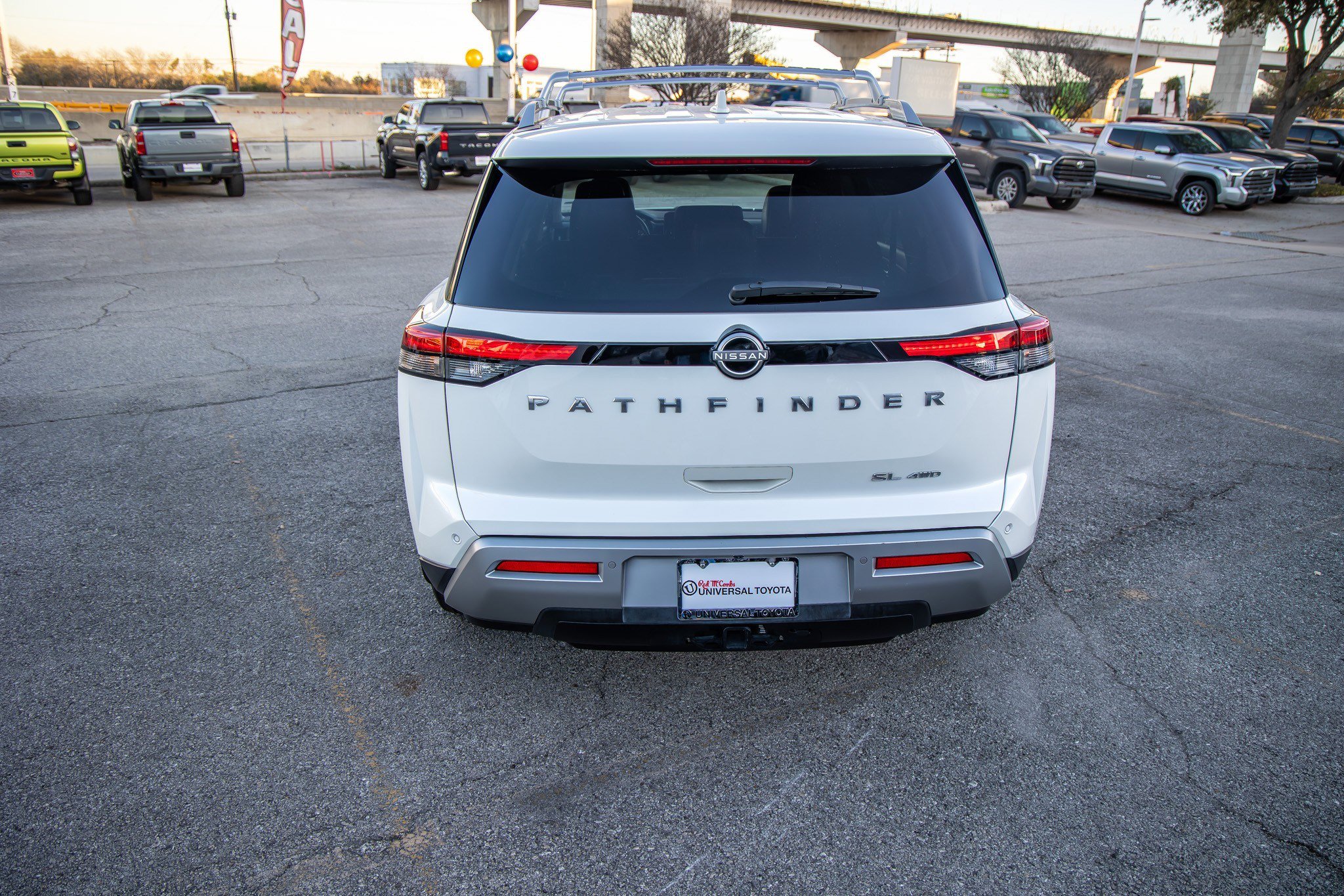 Used 2023 Nissan Pathfinder SL w/ Lighting Package (N92) image 18